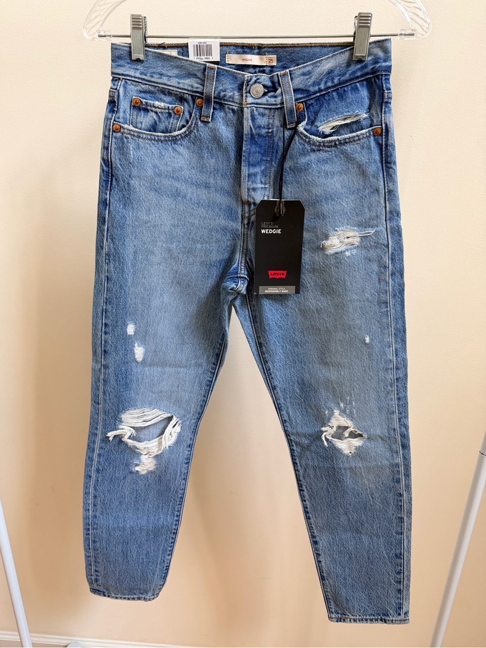 NWT Levi’s Wedgie premium denim jeans straight-leg medium wash distressed Sz 25
